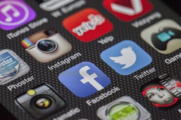 Quelles leçons retenir de la méga panne de Facebook ? facebook problemes zuckerberg
